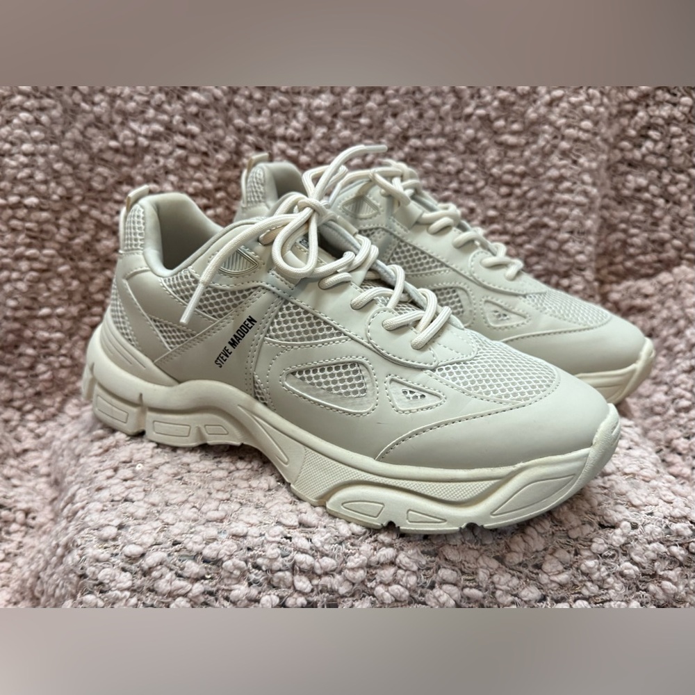 Steve Madden Cream Sneakers, sz 9